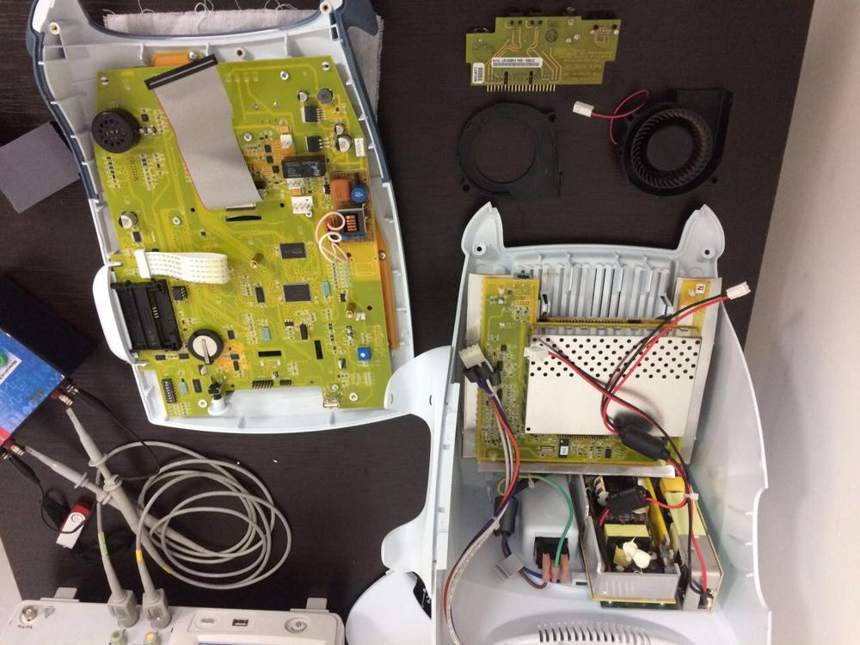 Tarjetas electrónicas de un equipo de electroterapia en diagnóstico